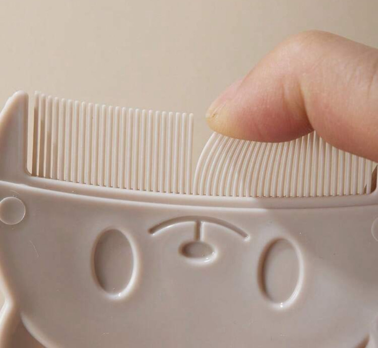 Dandruff removal comb